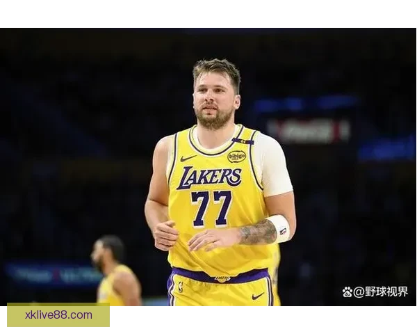 东契奇60分带领独行侠迎8连胜 疲惫闭眼庆祝 湖人全队为其狂欢祝贺