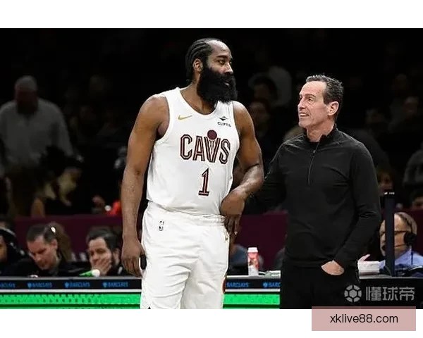 阿特金森称球队心智更成熟哈登临场判断决策能力表现令人赞叹与信赖